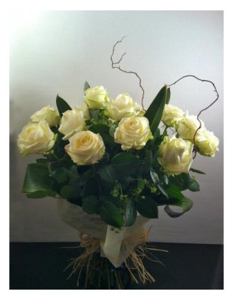 RAMO 12 ROSAS BLANCAS