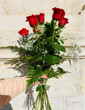 RAMO DE 6 ROSAS ROJAS