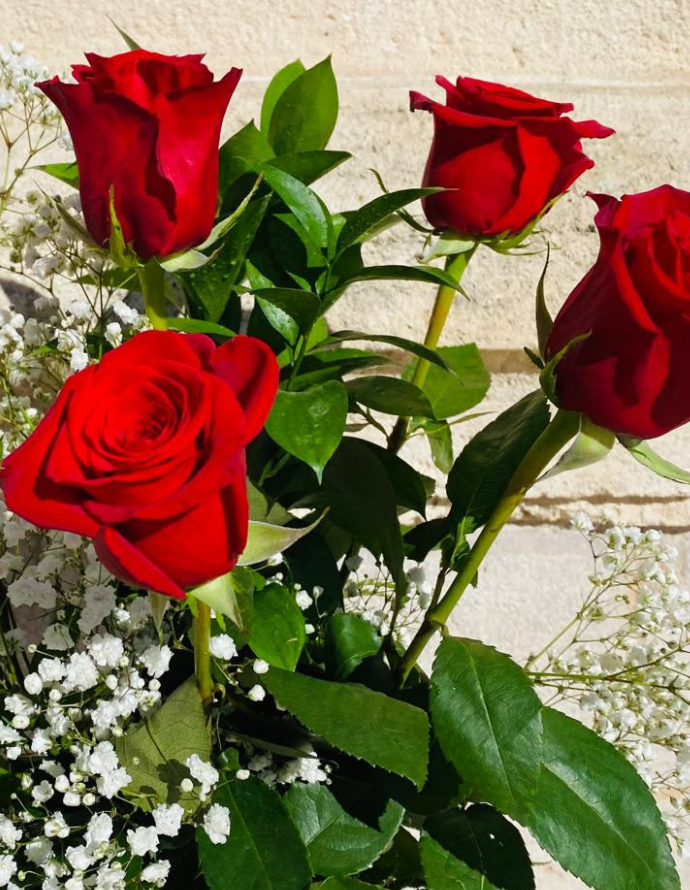 RAMO 12 ROSAS 70 cm SIN VIDRIO