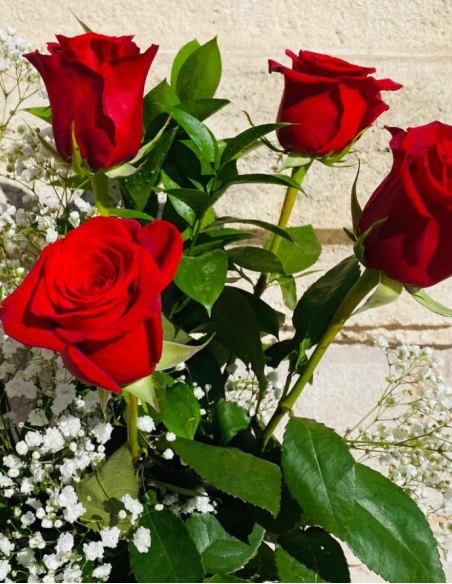 RAMO 12 ROSAS 70 cm SIN VIDRIO